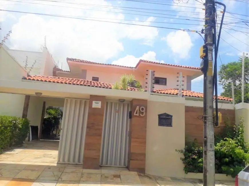 Foto 1 de Casa com 4 Quartos à venda, 352m² em Engenheiro Luciano Cavalcante, Fortaleza