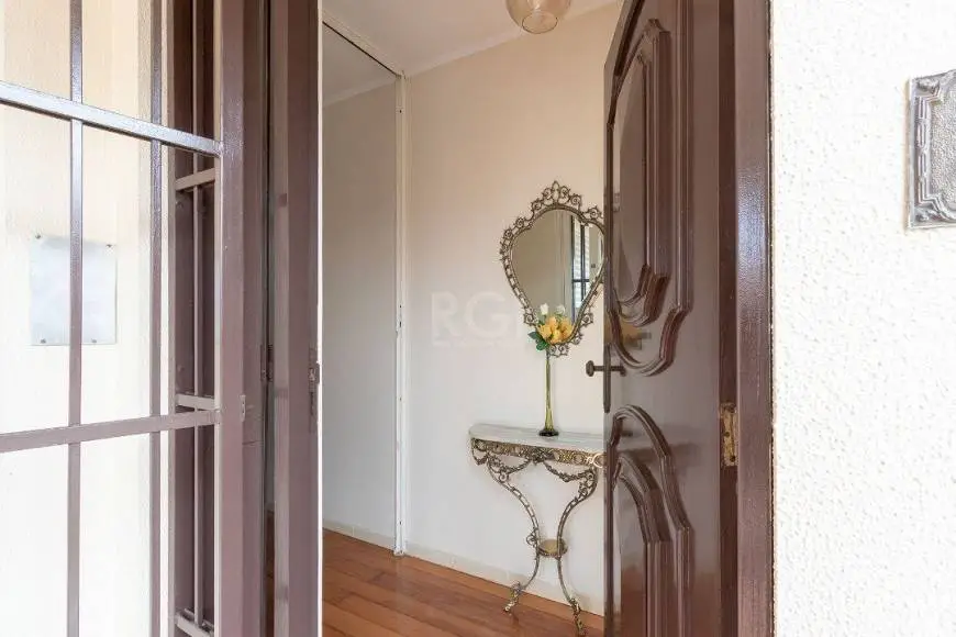 Foto 3 de Casa com 4 Quartos à venda, 450m² em Medianeira, Porto Alegre