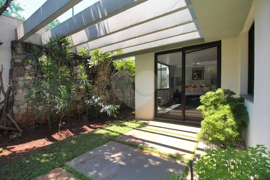 Foto 1 de Sobrado com 4 Quartos para venda ou aluguel, 583m² em Jardim Luzitânia, São Paulo