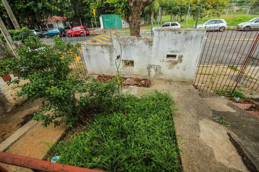 Foto 2 de Casa com 2 Quartos à venda, 280m² em Vila Lemos, Campinas