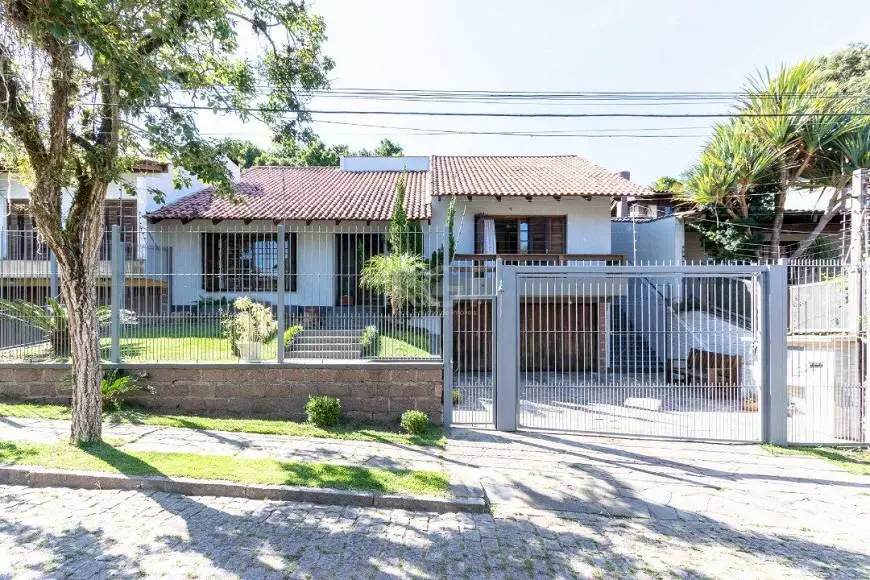 Foto 1 de Casa com 3 Quartos à venda, 245m² em Ipanema, Porto Alegre