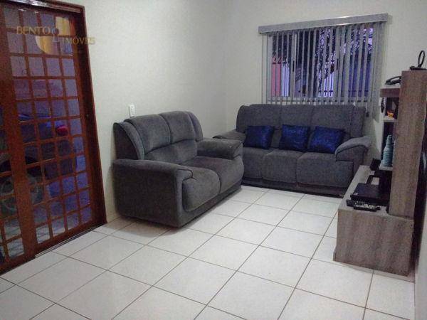 Foto 1 de Casa com 3 Quartos à venda, 133m² em Jardim Comodoro, Cuiabá