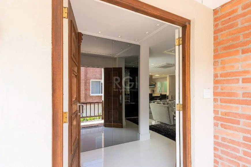 Foto 3 de Casa com 3 Quartos à venda, 380m² em Pedra Redonda, Porto Alegre