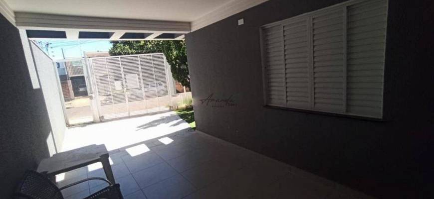 Foto 3 de Casa com 4 Quartos à venda, 150m² em Jardim Itália, Maringá