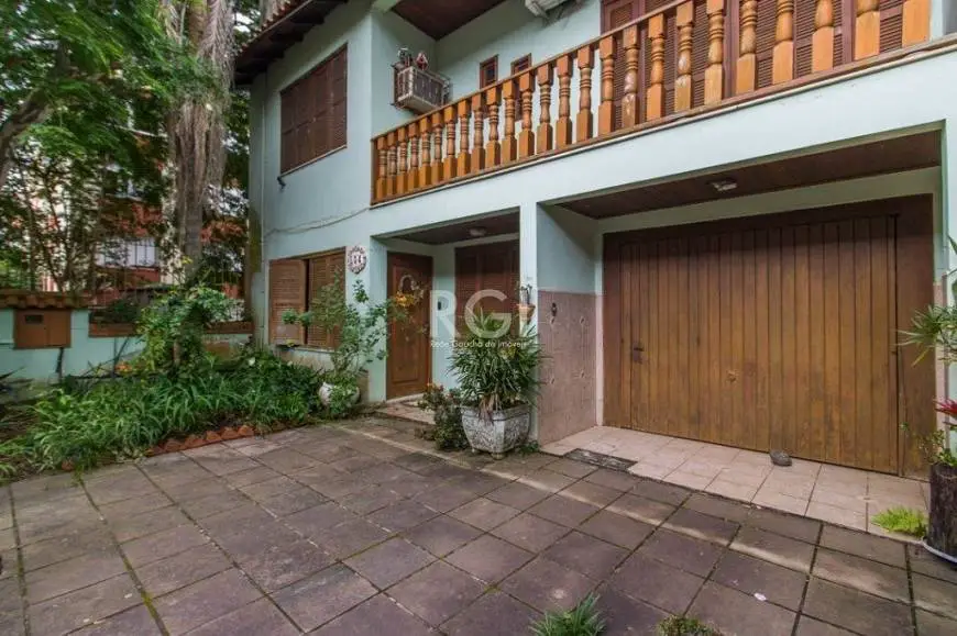 Foto 1 de Casa com 4 Quartos à venda, 250m² em Passo da Areia, Porto Alegre