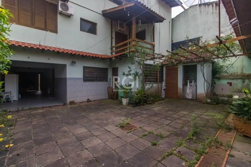 Foto 3 de Casa com 4 Quartos à venda, 250m² em Passo da Areia, Porto Alegre