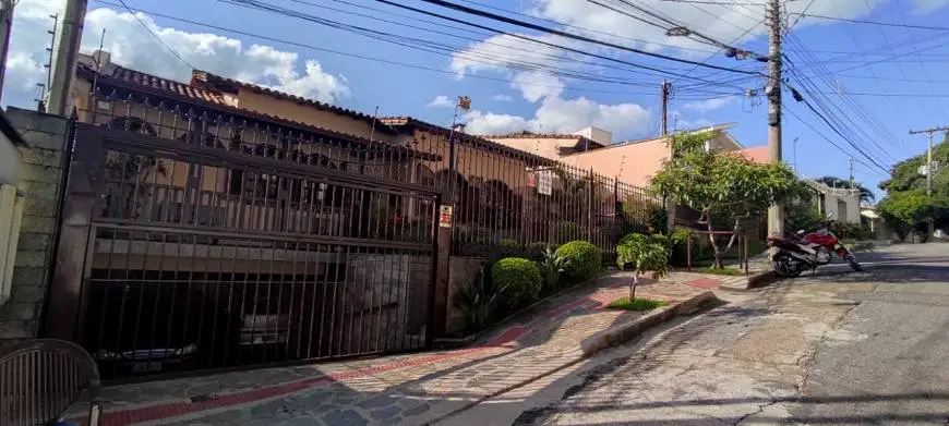 Foto 1 de Casa com 5 Quartos para alugar, 450m² em Santa Lúcia, Belo Horizonte
