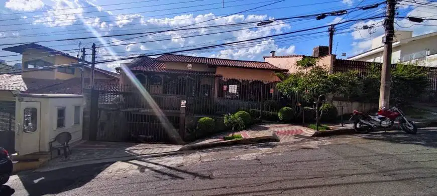 Foto 2 de Casa com 5 Quartos para alugar, 450m² em Santa Lúcia, Belo Horizonte