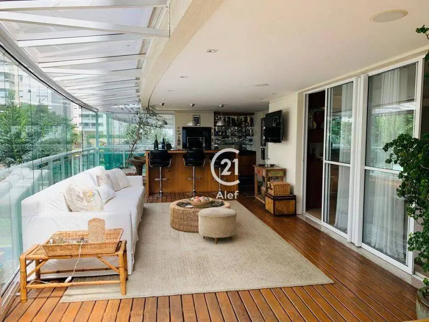 Foto 1 de Apartamento com 3 Quartos para alugar, 213m² em Vila Romana, São Paulo