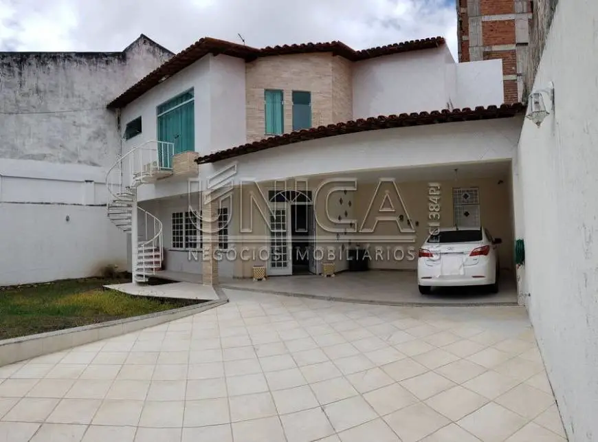 Foto 1 de Casa com 3 Quartos à venda, 264m² em Getúlio Vargas, Aracaju