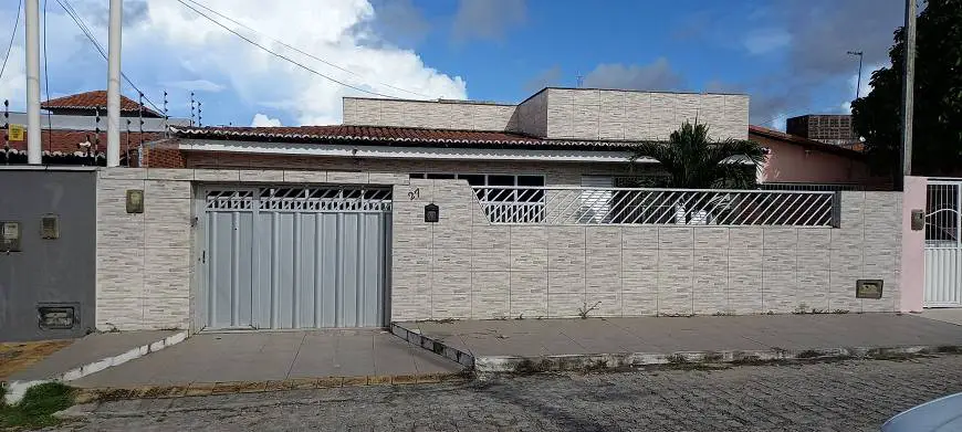 Foto 1 de Casa com 3 Quartos à venda, 280m² em Pitimbu, Natal