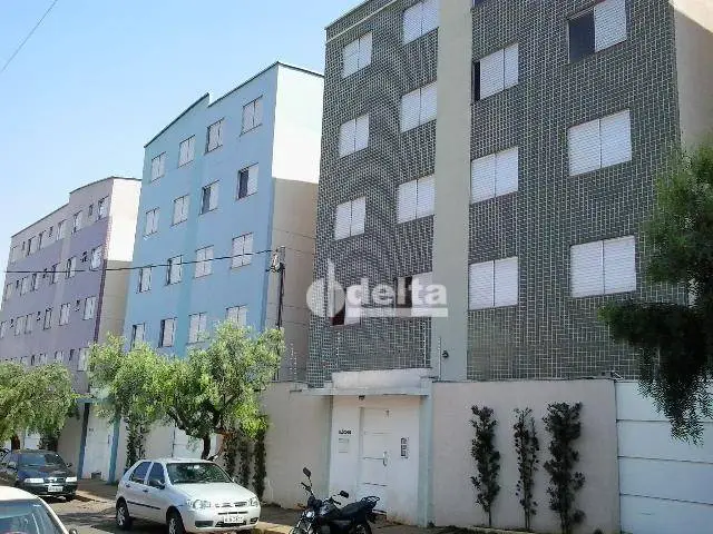 Foto 1 de Apartamento com 3 Quartos para alugar, 70m² em Cazeca, Uberlândia