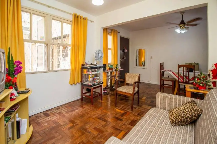 Foto 4 de Apartamento com 4 Quartos à venda, 73m² em Santo Antônio, Porto Alegre