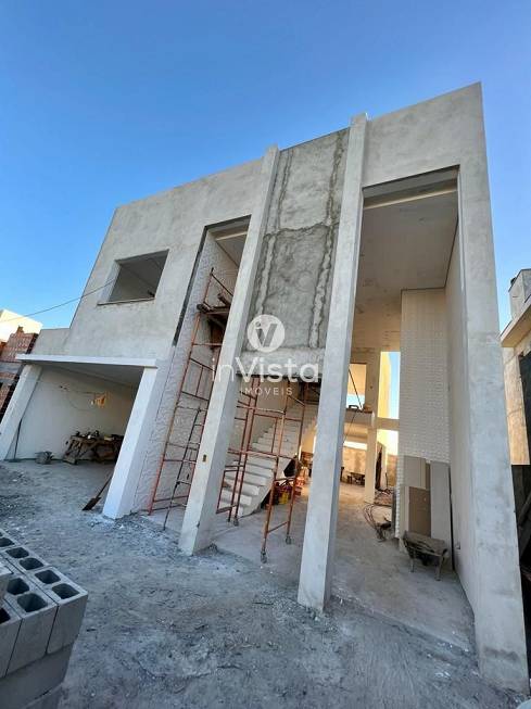 Foto 1 de Casa com 3 Quartos à venda, 300m² em Tomazetti, Santa Maria