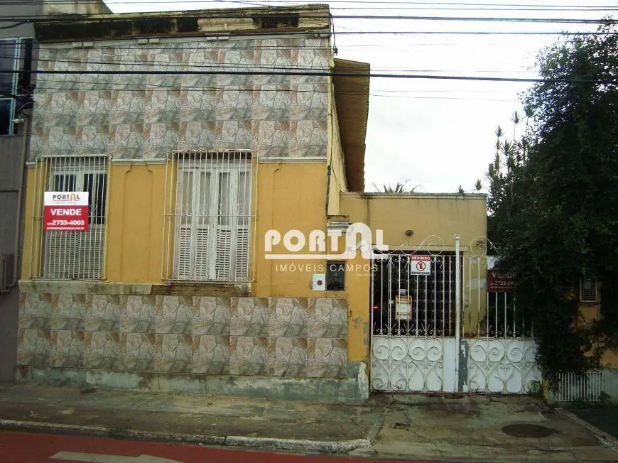 Foto 1 de Casa com 4 Quartos à venda, 250m² em Centro, Campos dos Goytacazes