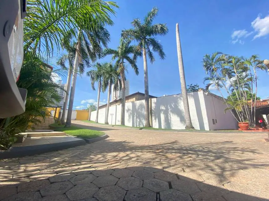 Foto 2 de Casa com 4 Quartos à venda, 520m² em Jardim Cuiabá, Cuiabá