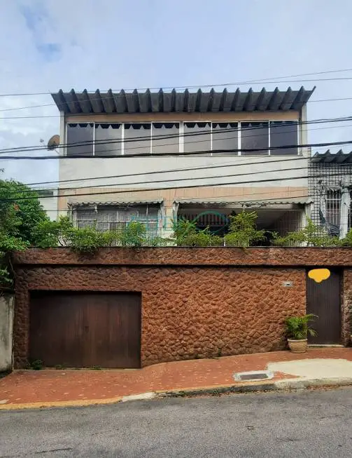 Foto 1 de Casa com 5 Quartos à venda, 190m² em Vista Alegre, Rio de Janeiro