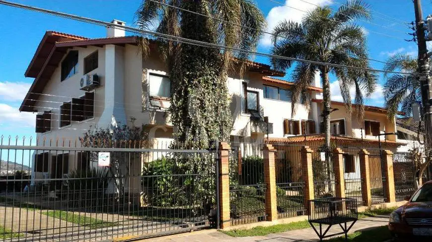 Foto 1 de Casa com 6 Quartos à venda, 720m² em Cavalhada, Porto Alegre