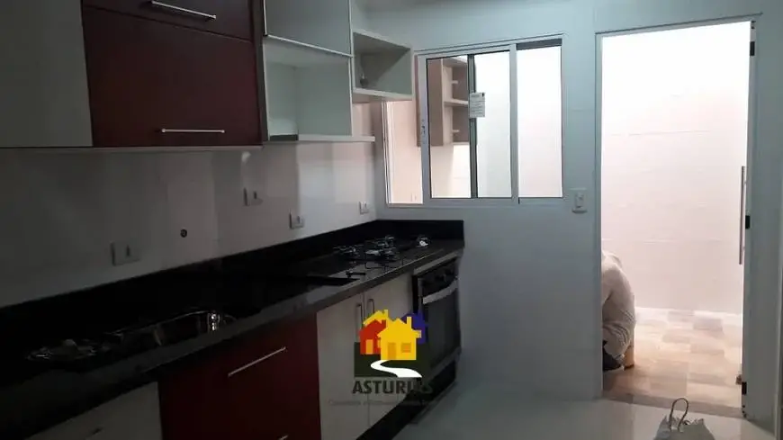 Foto 3 de Sobrado com 3 Quartos para alugar, 148m² em Vila Domitila, São Paulo