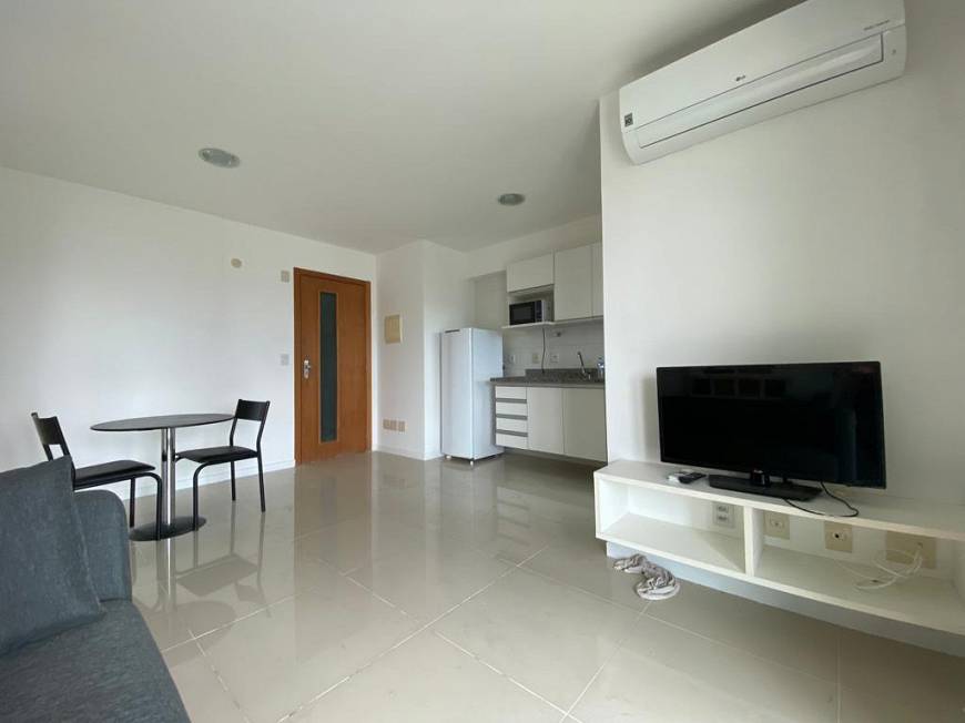 Foto 2 de Apartamento com 1 Quarto à venda, 45m² em Caminho Das Árvores, Salvador