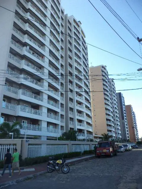 Foto 1 de Apartamento com 2 Quartos para alugar, 72m² em Guararapes, Fortaleza