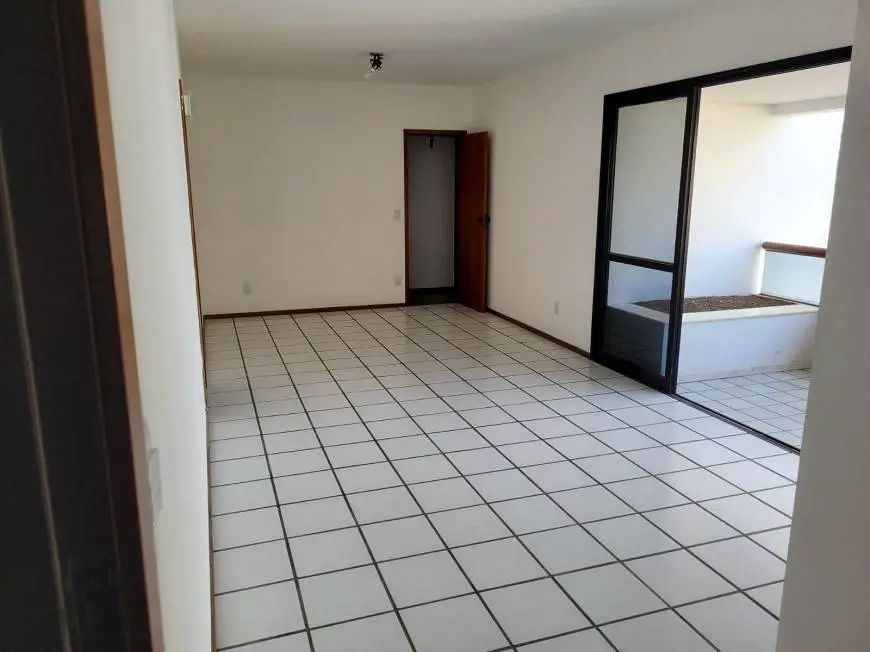 Foto 2 de Apartamento com 3 Quartos para alugar, 135m² em Itaigara, Salvador