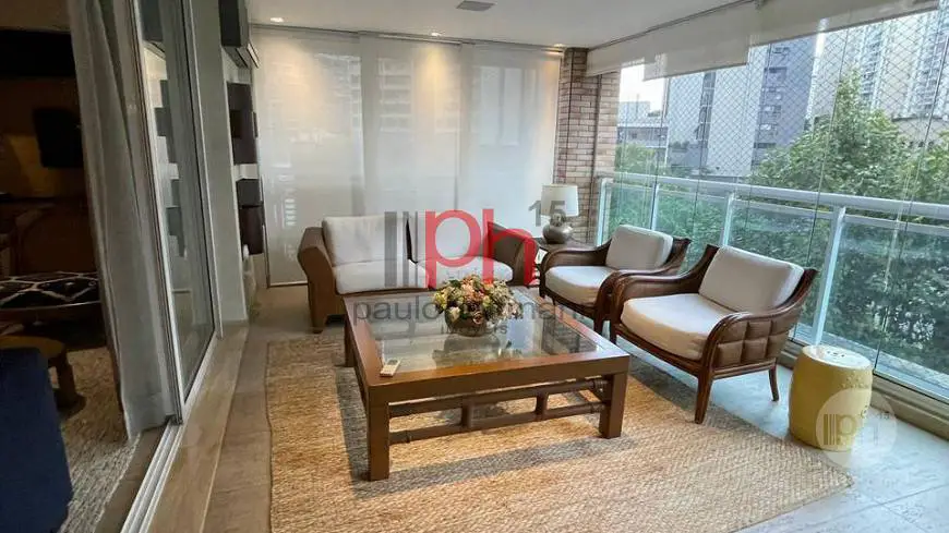 Foto 1 de Apartamento com 3 Quartos para alugar, 162m² em Itaim Bibi, São Paulo