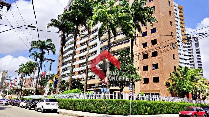 Foto 2 de Apartamento com 3 Quartos à venda, 165m² em Meireles, Fortaleza