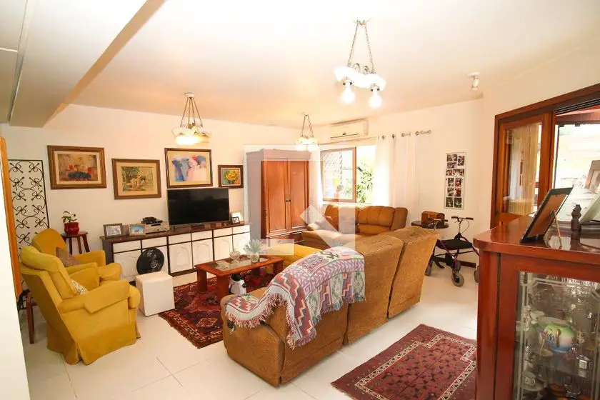 Foto 3 de Casa com 3 Quartos para alugar, 200m² em Campo Novo, Porto Alegre