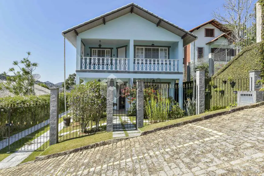 Foto 1 de Casa com 3 Quartos à venda, 237m² em Golfe, Teresópolis