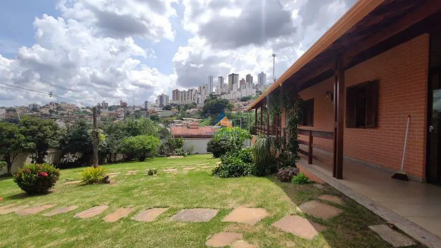Foto 5 de Casa com 3 Quartos para alugar, 340m² em Palmeiras, Belo Horizonte