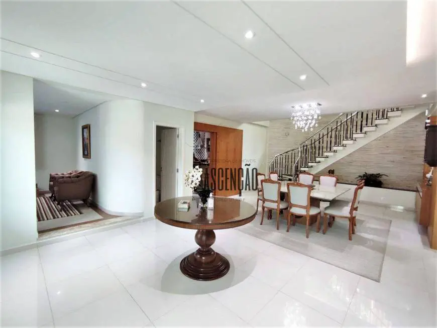 Foto 4 de Casa de Condomínio com 3 Quartos à venda, 600m² em Novo Horizonte Hills I e II , Arujá