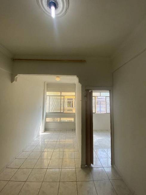 Foto 1 de Apartamento com 1 Quarto para alugar, 32m² em Catete, Rio de Janeiro