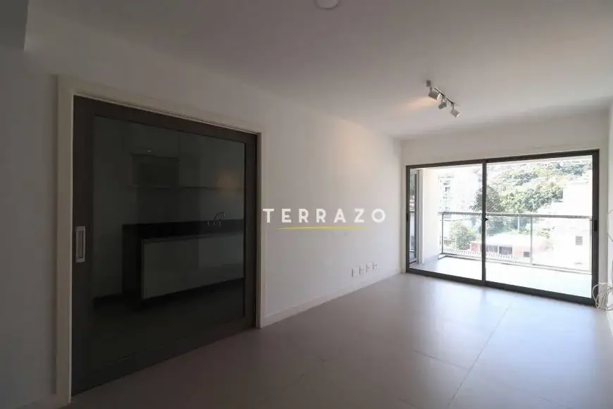 Foto 2 de Apartamento com 3 Quartos para venda ou aluguel, 128m² em Agriões, Teresópolis