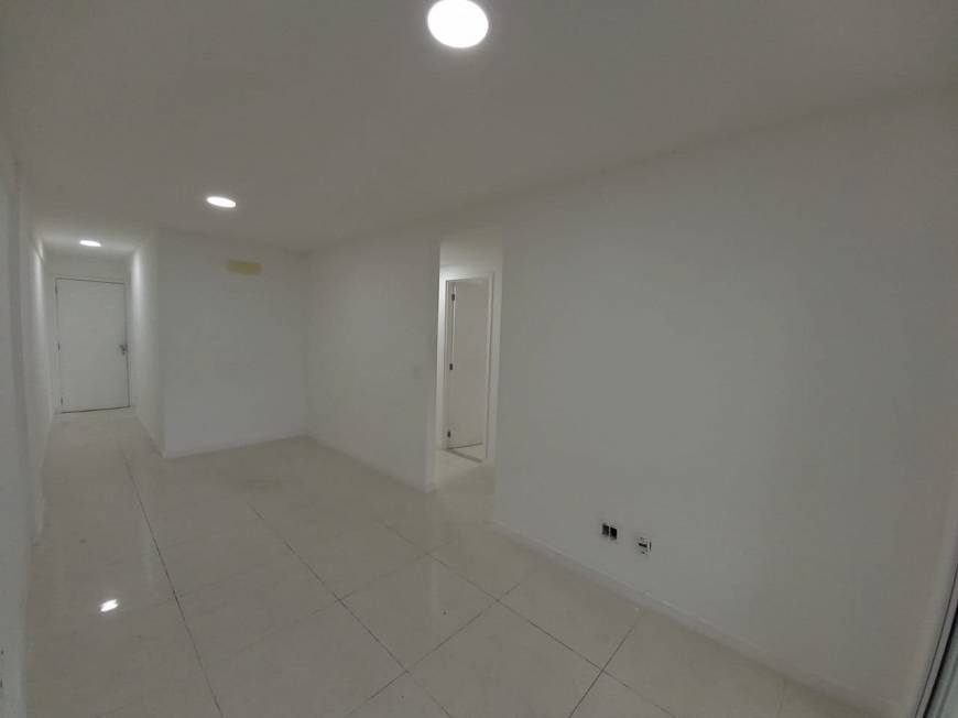 Foto 1 de Apartamento com 3 Quartos para alugar, 77m² em Pechincha, Rio de Janeiro