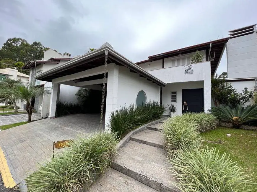 Foto 1 de Casa com 3 Quartos para alugar, 380m² em Ariribá, Balneário Camboriú