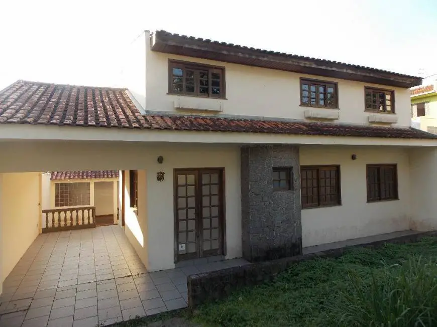Foto 1 de Casa com 3 Quartos para alugar, 180m² em Boa Vista, Curitiba