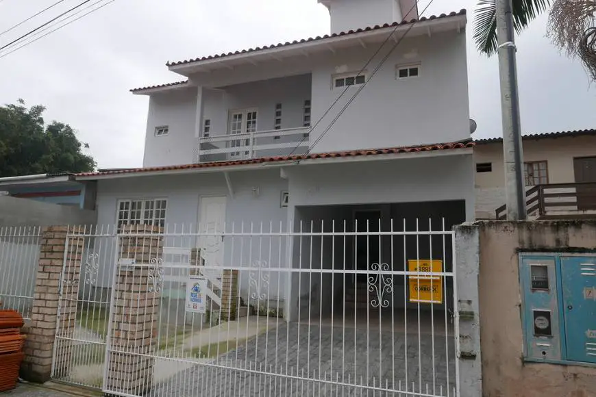 Foto 1 de Casa com 3 Quartos para alugar, 150m² em Itacorubi, Florianópolis