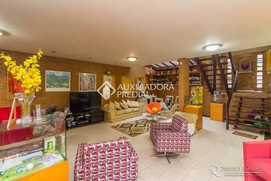 Foto 4 de Casa com 3 Quartos para alugar, 270m² em Medianeira, Porto Alegre