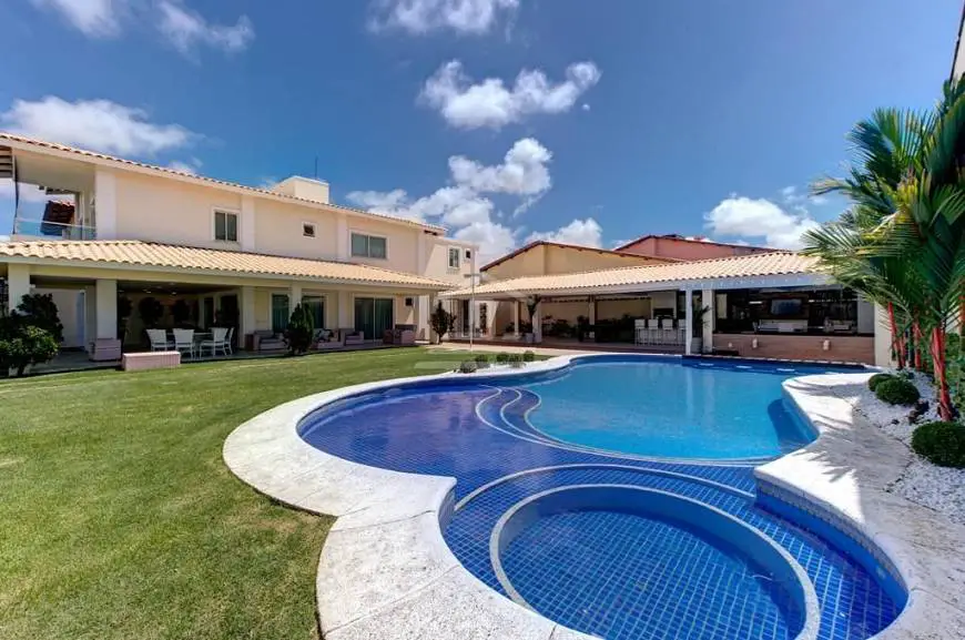 Foto 1 de Casa com 4 Quartos à venda, 650m² em Sapiranga, Fortaleza
