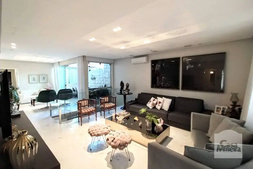 Foto 2 de Casa com 4 Quartos à venda, 215m² em Serra, Belo Horizonte