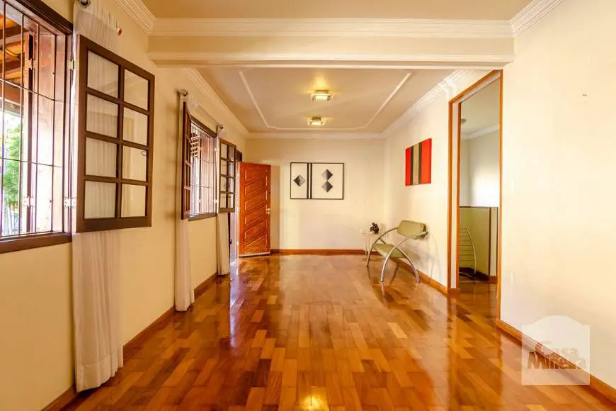 Foto 2 de Casa com 5 Quartos à venda, 240m² em Álvaro Camargos, Belo Horizonte