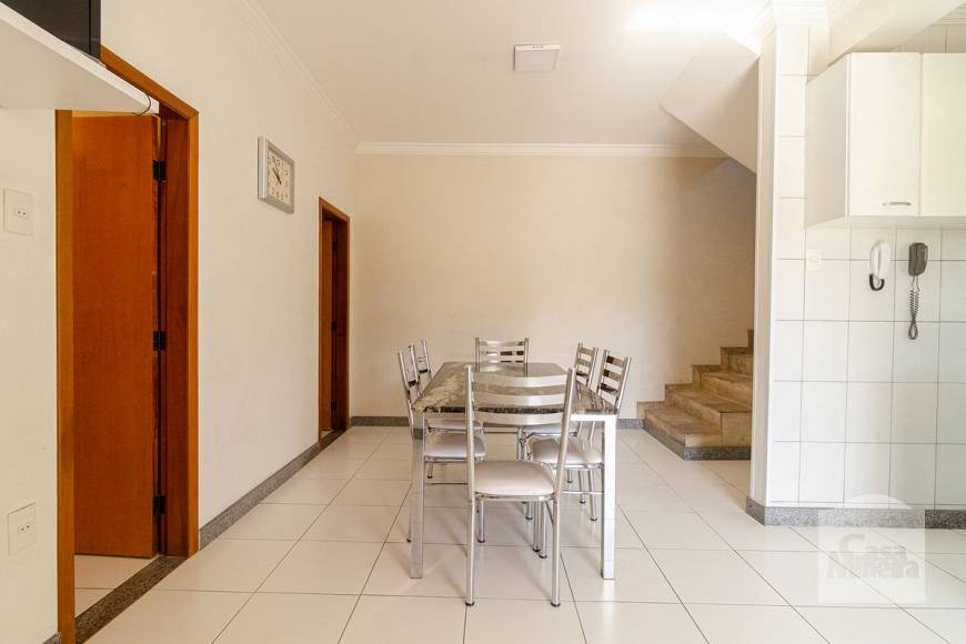 Foto 3 de Casa com 5 Quartos à venda, 240m² em Álvaro Camargos, Belo Horizonte