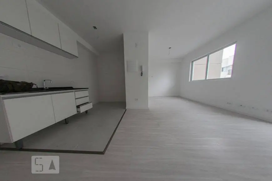 Foto 1 de Apartamento com 1 Quarto para alugar, 30m² em Capão Raso, Curitiba