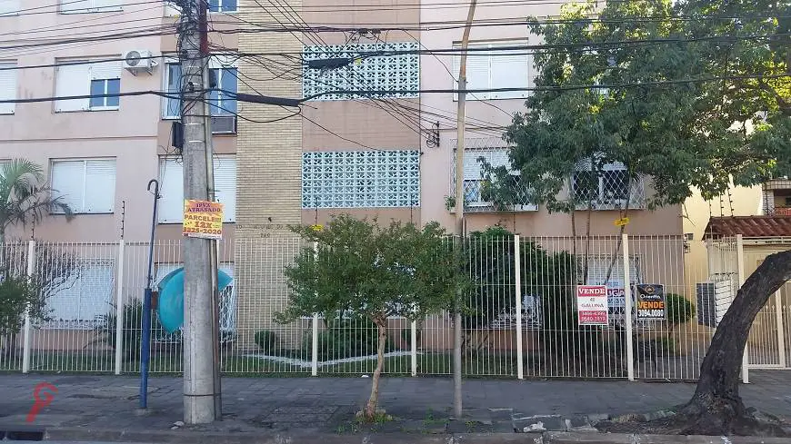 Foto 2 de Apartamento com 2 Quartos à venda, 80m² em Navegantes, Porto Alegre