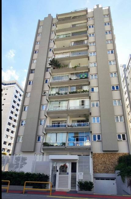 Foto 1 de Apartamento com 4 Quartos para alugar, 215m² em Centro, Florianópolis