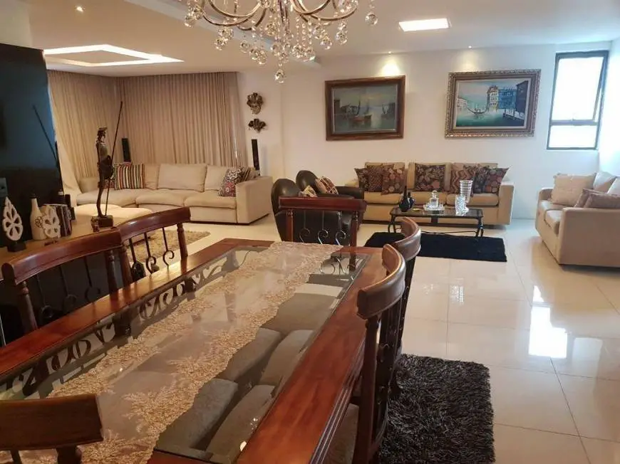 Foto 1 de Apartamento com 4 Quartos à venda, 218m² em Graças, Recife