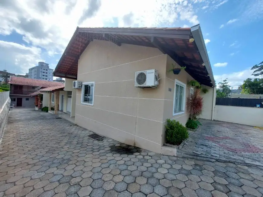 Foto 2 de Casa de Condomínio com 2 Quartos à venda, 81m² em Velha, Blumenau