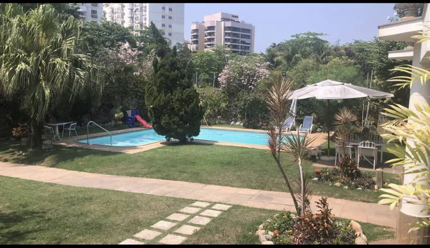 Foto 1 de Casa de Condomínio com 9 Quartos para alugar, 984m² em Barra da Tijuca, Rio de Janeiro
