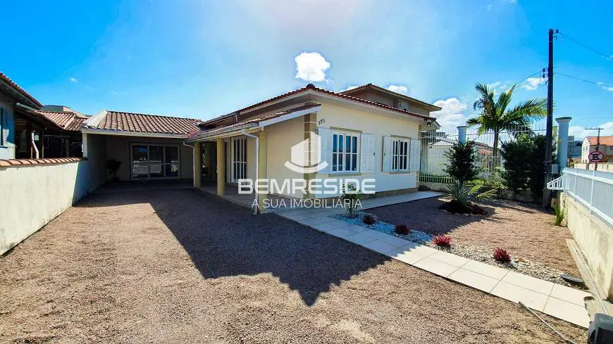 Foto 1 de Casa com 4 Quartos à venda, 434m² em Centro, Jaguaruna